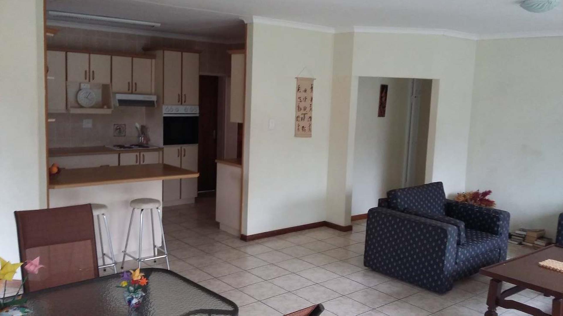 766526_Lounge_to_Kitchen.jpg